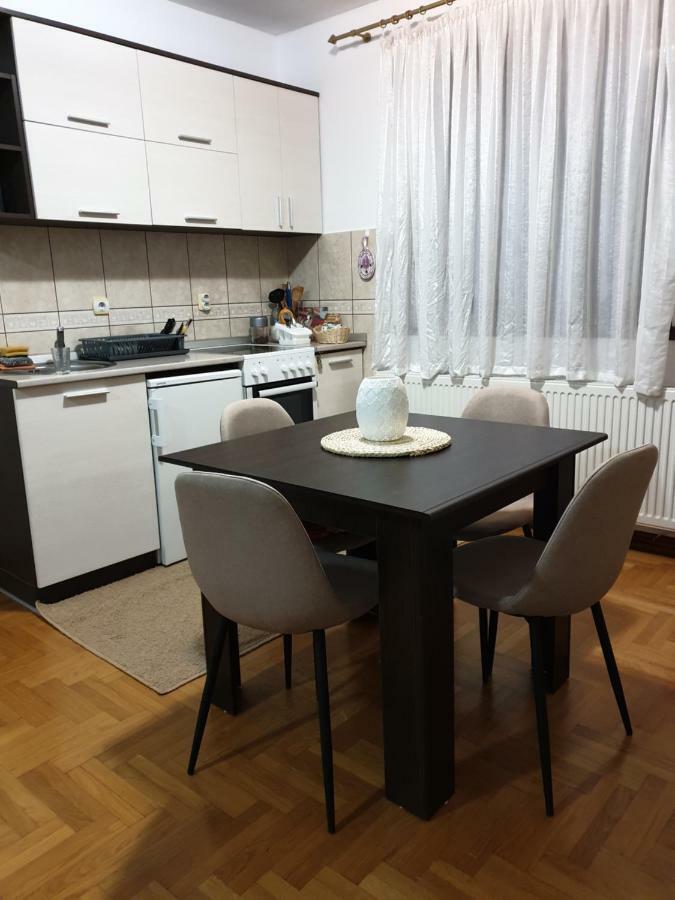 Gledovic 1 Apartment